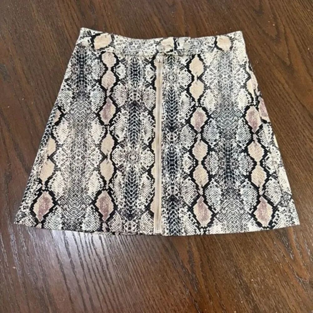 Altar'd State Women's Zip Front High Rise Snakeprint Mini Skirt Tan Black Small